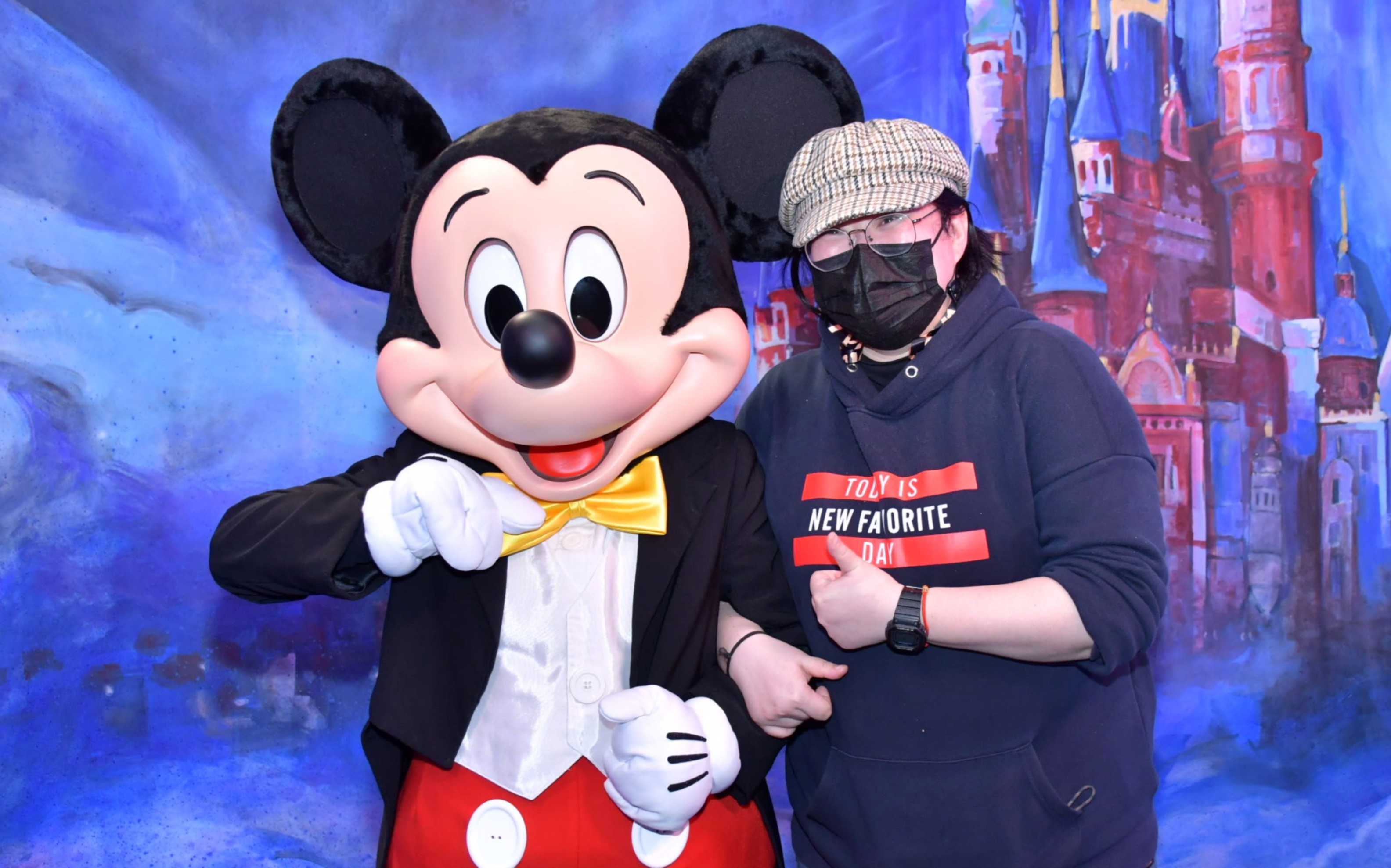 上海迪士尼：三年了，终于可以给米老鼠一个熊抱了！