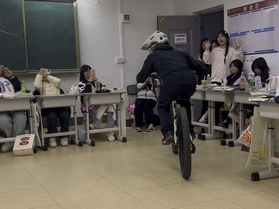 17岁的你和你的闪电完成了青春最奢侈的表演