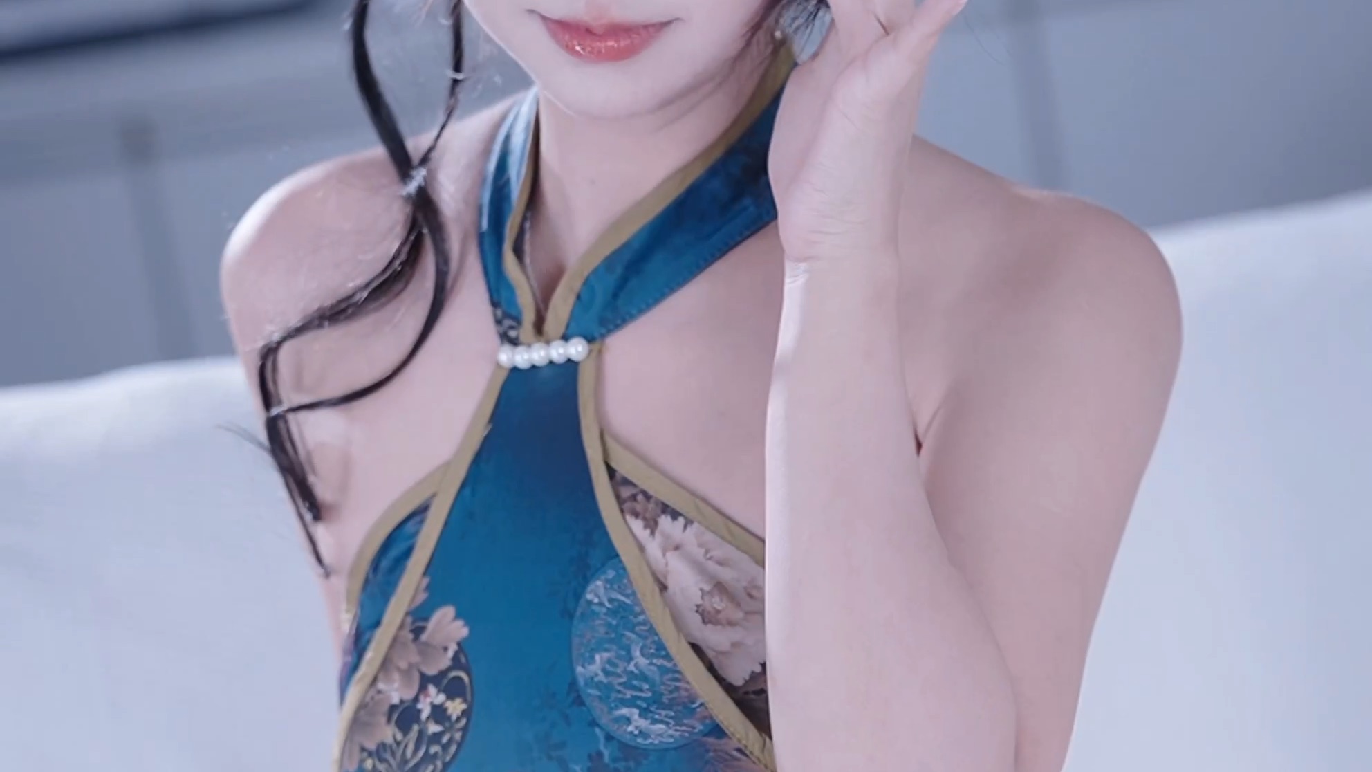 你看旗袍！我读春秋的！