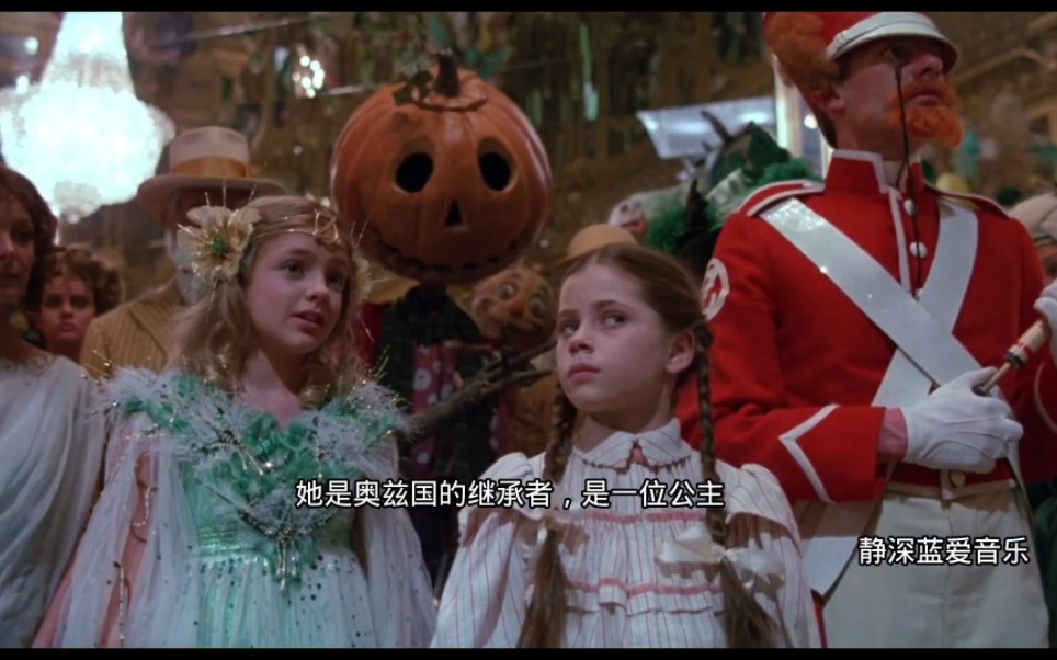 1985版真人童话电影《重返奥兹国》，小女孩桃乐丝闯入来到奥兹国，发生了意想不到的事情……