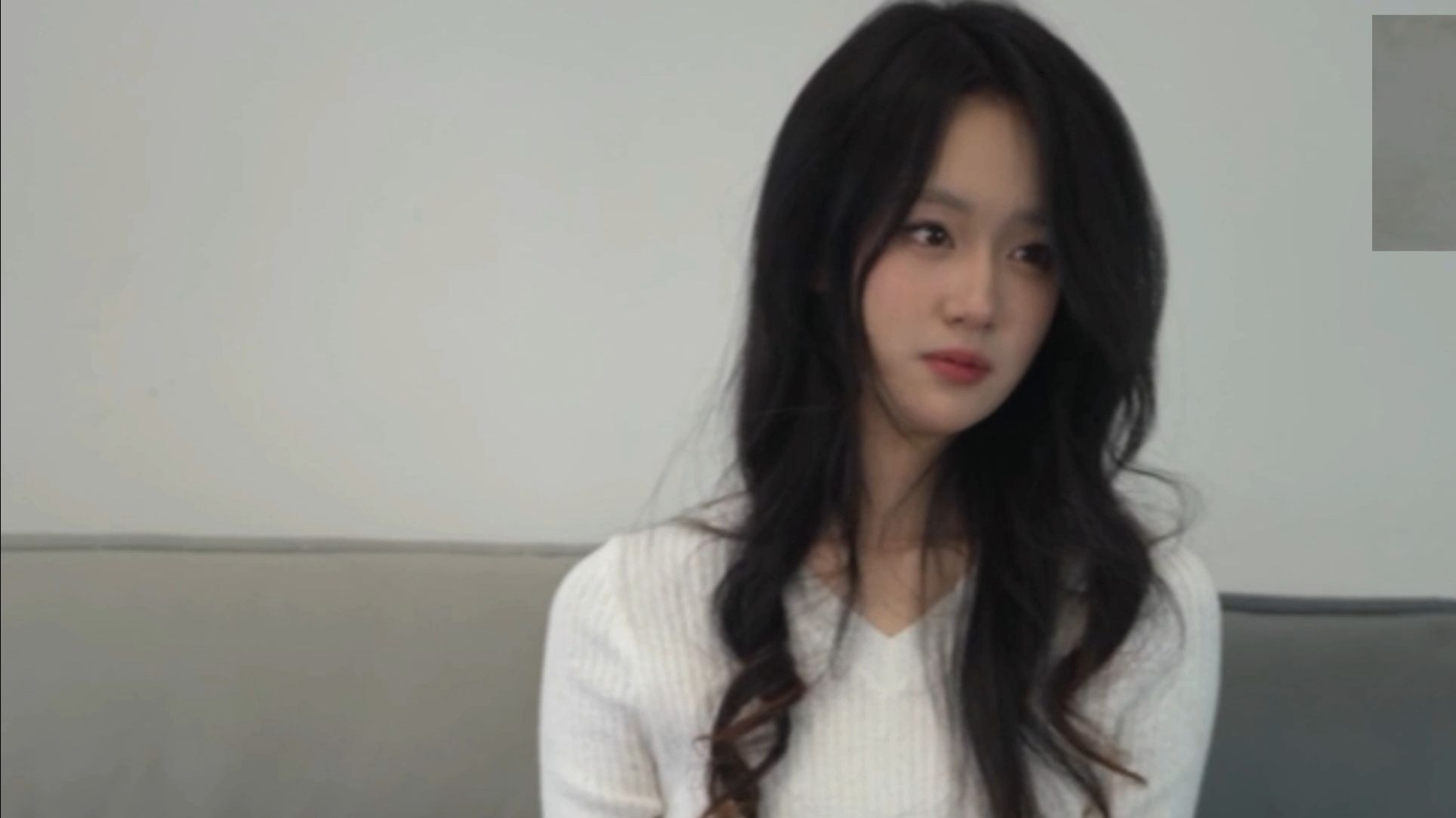 校花级女大，兼职模特约拍 时薪1k