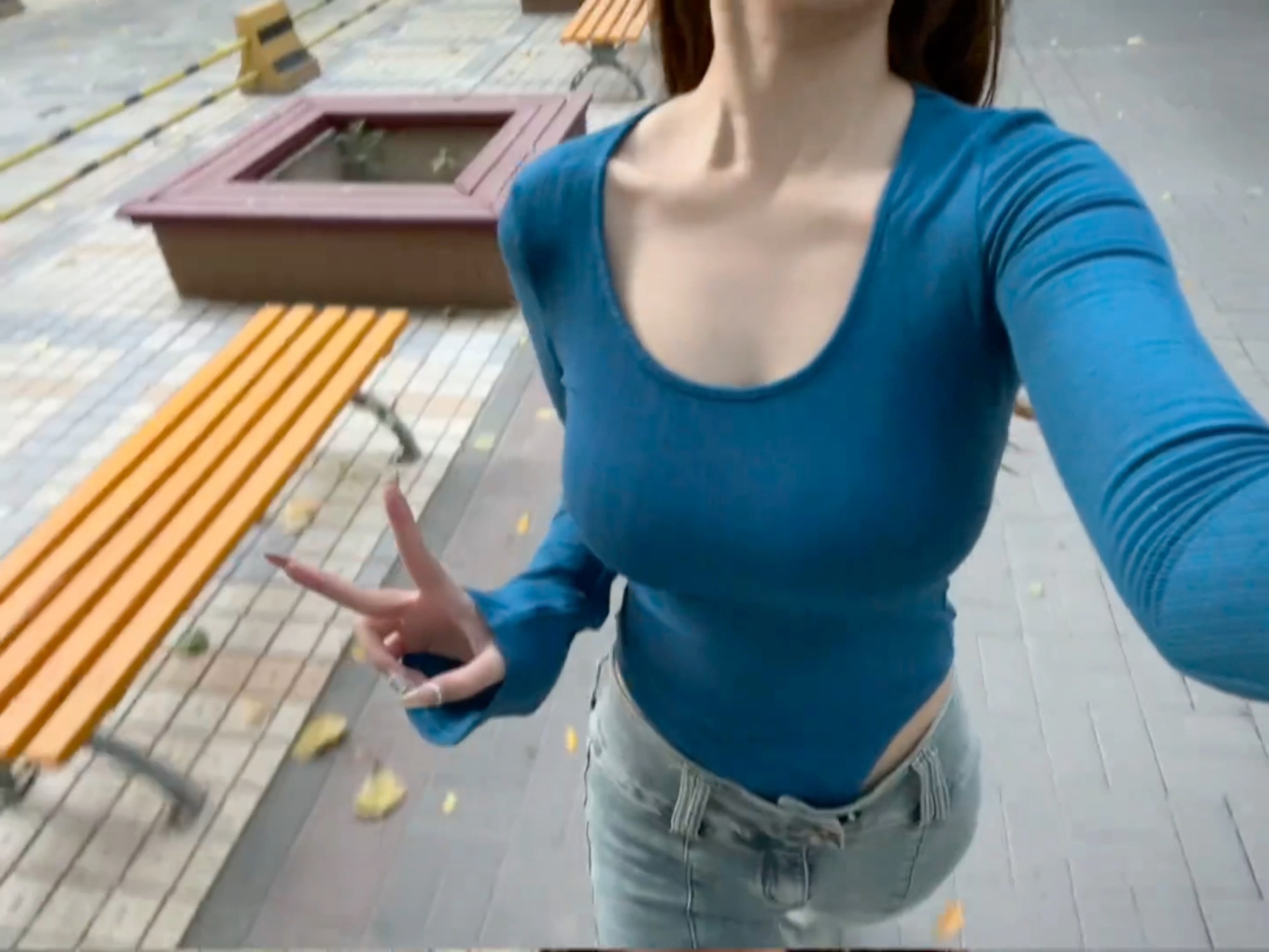 If your current girlfriend and your ex-girlfriend both fall in the water at the same time can I be your girlfriend then #fleshy type #shallow jump a little #slightly chubby girl #contrast #milk murderer
