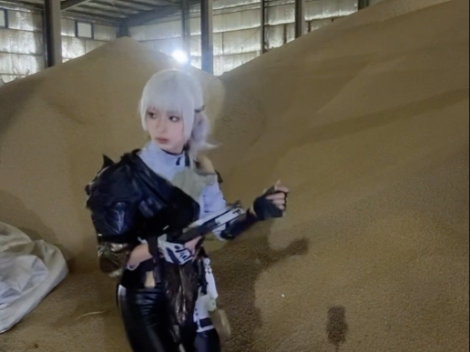 Stalking a Mai at a soybean plant baffles her.