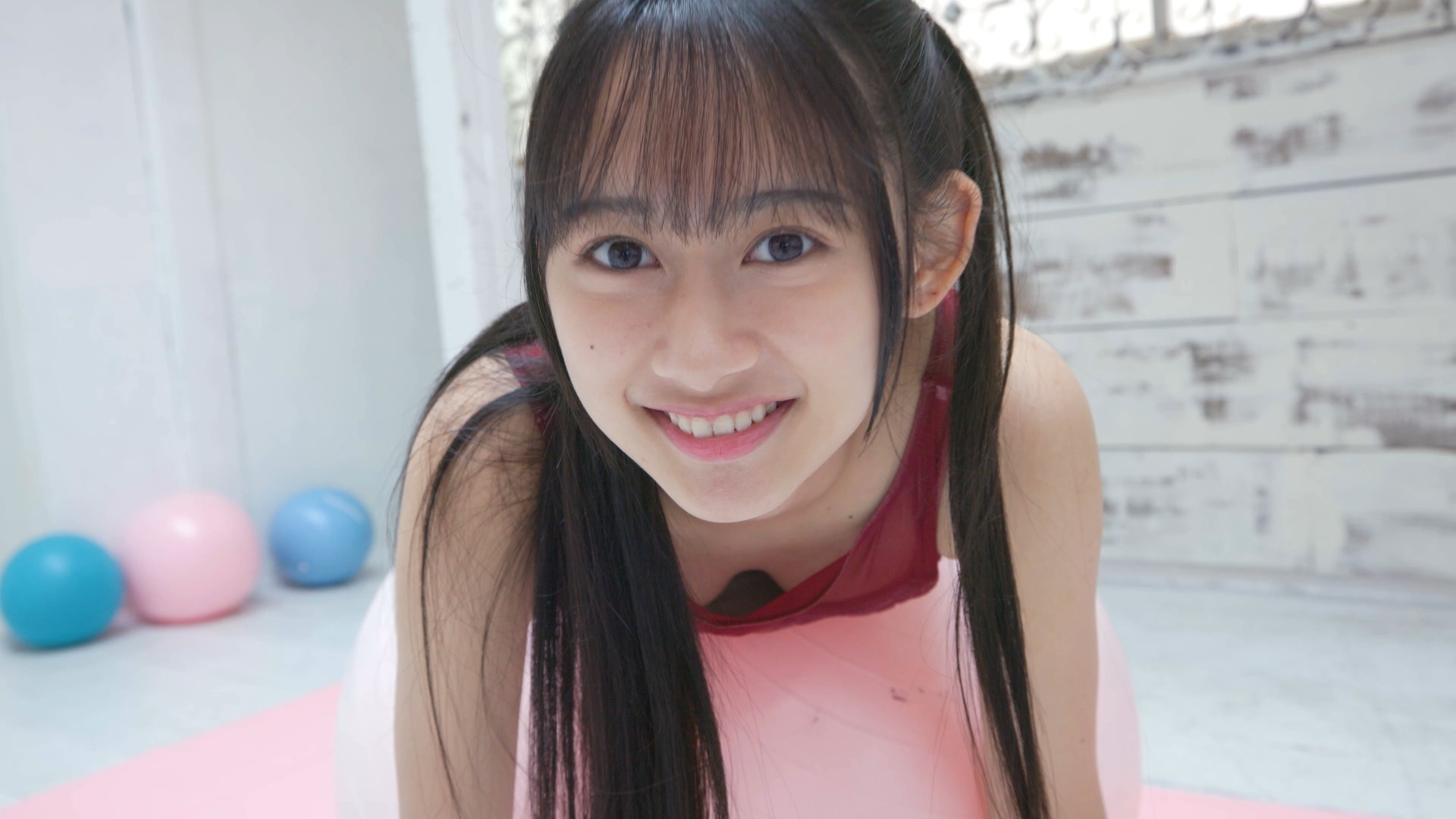 Fujii Hoshi loves to play with balloons [4K quality]