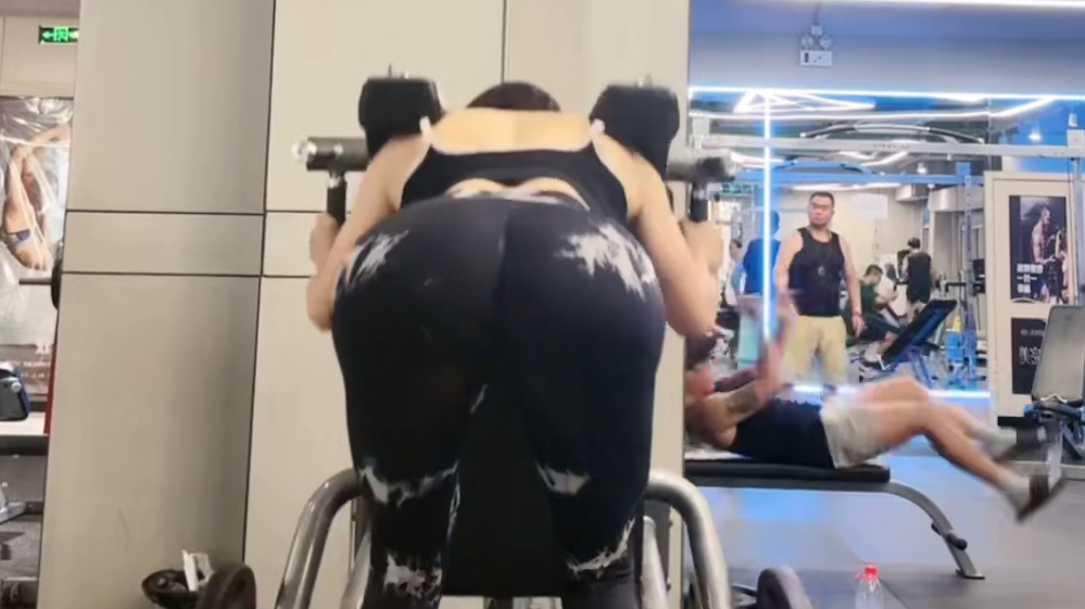 Local Fitness Female Bodhisattva (61): gym shoulder and back training. (non-stop high energy, visual impact pulling)