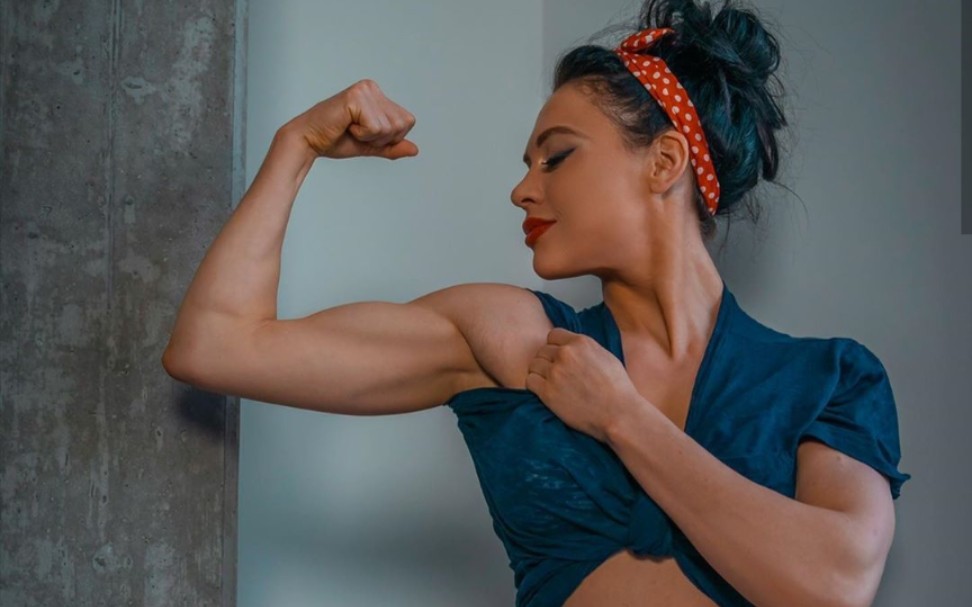 奥赛比基尼小姐ashleykaltwasser三次肩部训练集锦