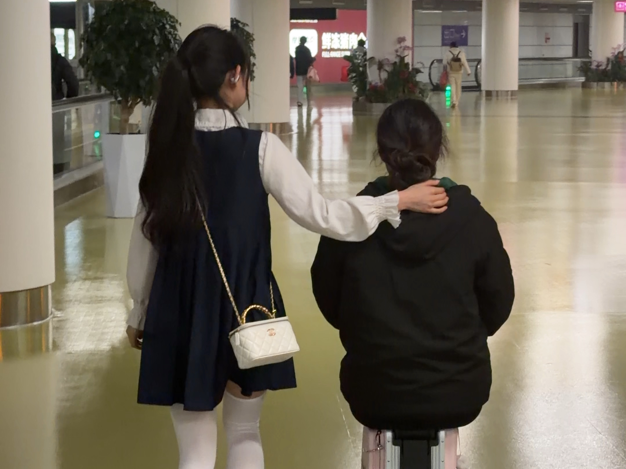 【Soft-hearted kitty has grown up!】 Video loading—check out the surprise now!