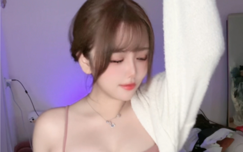 First twist, baby please look