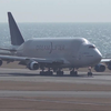波音的超级运输机 实拍747-400LCF Dreamlifter降落日本中部国际空港