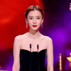 Angelababy,袁弘为金鸡奖颁奖，黑天鹅造型闪耀全场