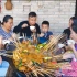 梅子自制火锅串串香，7个人围着锅边吃，边煮边吃太过瘾了