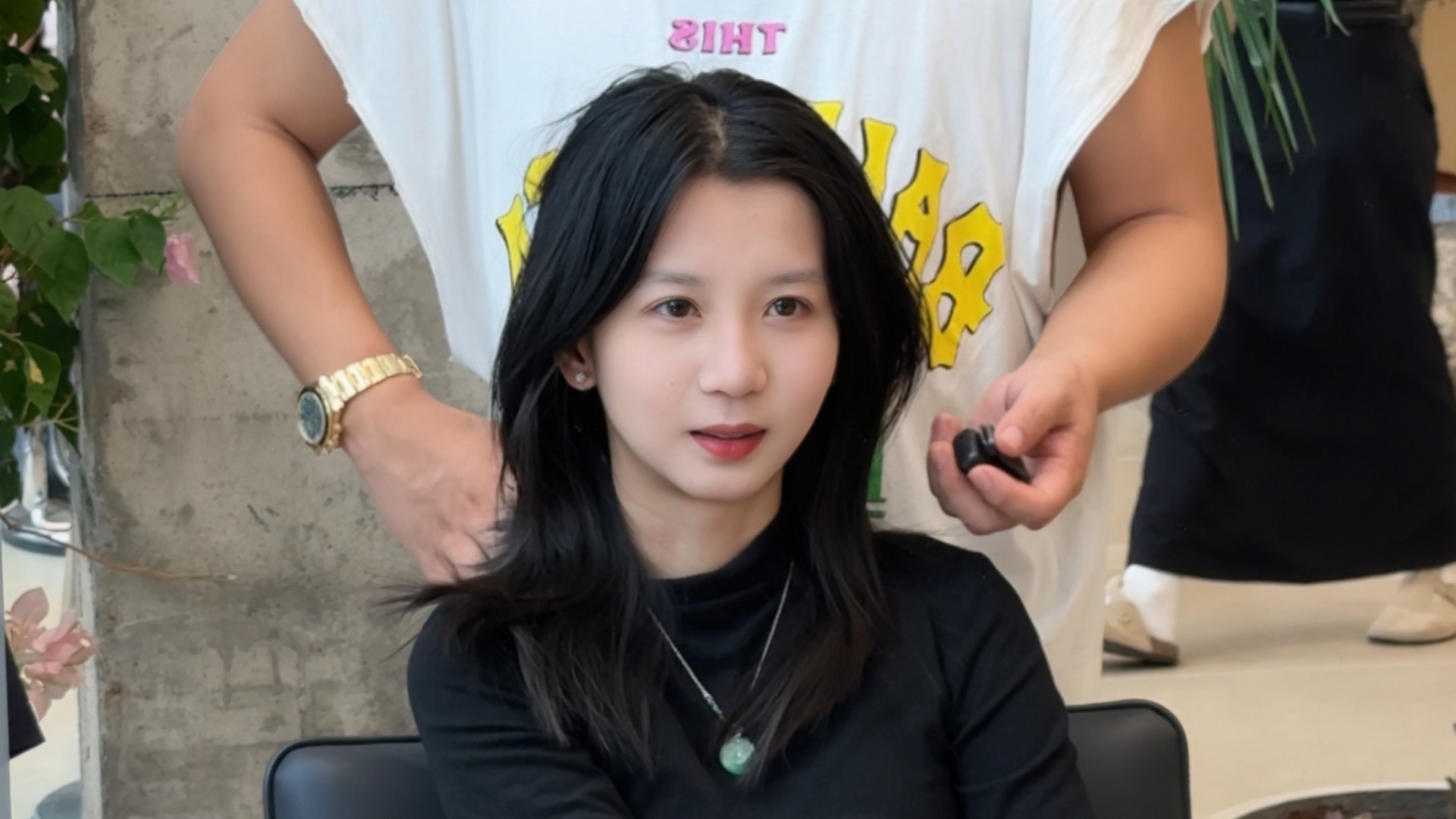 剪完比女朋友还帅的鲻鱼头教程来了,挑染+鲻鱼头教程全放这了,你就拿去给你的托尼看吧,一看一个不吱声#挑染#鲻鱼头#发型教程#蓝色