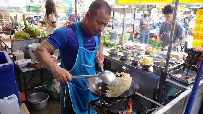 泰国街头的炒饭技术，堪称一绝