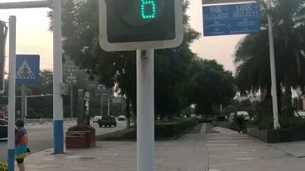 绿灯红灯同时亮怎么走 de55891b43f991fba9cdf97b1caa8f2f2e005537.jpg@480w_270h_1c