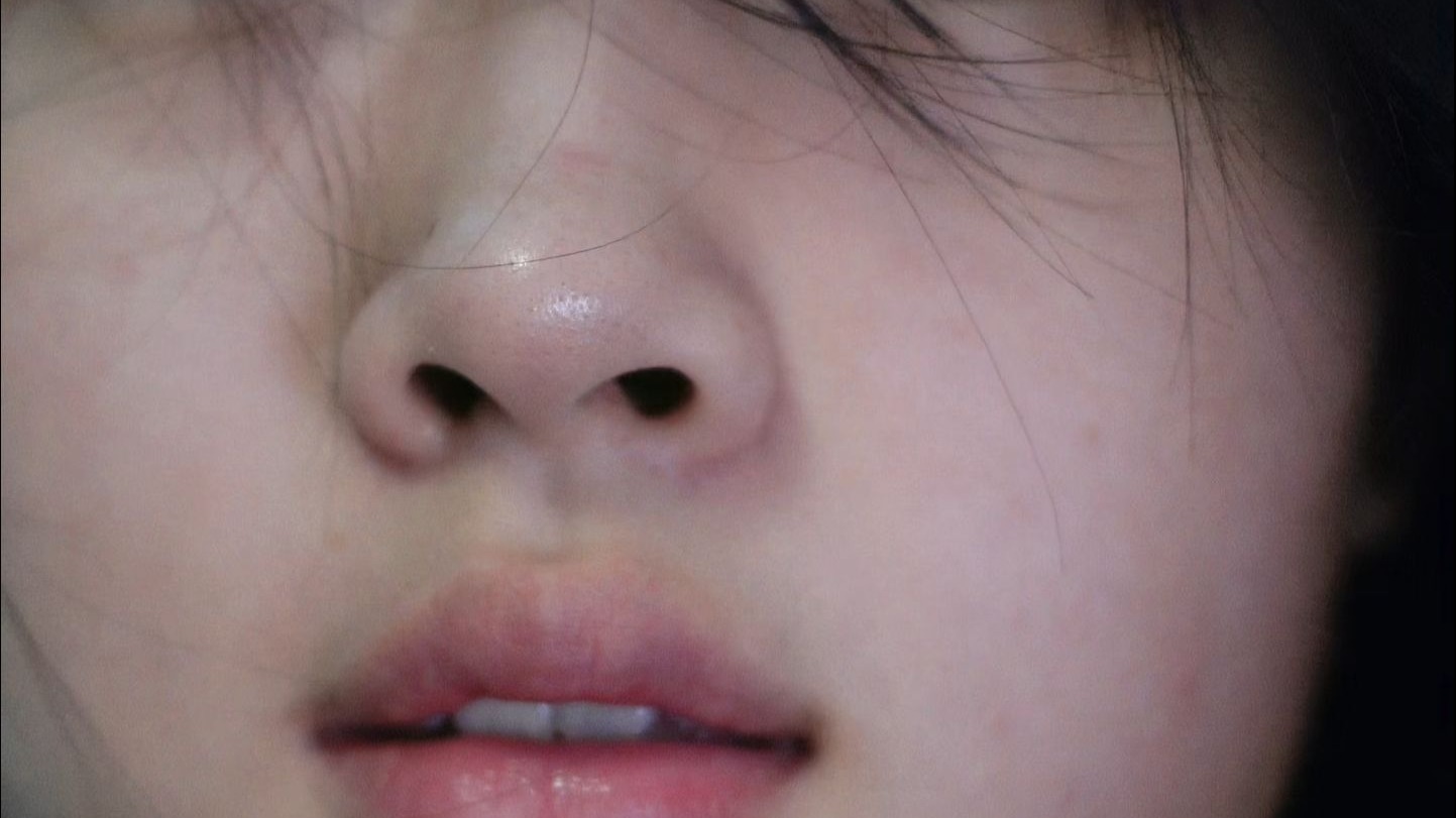 小怡子 | 来一个素颜高清视频 。替我数数有几个痘痘