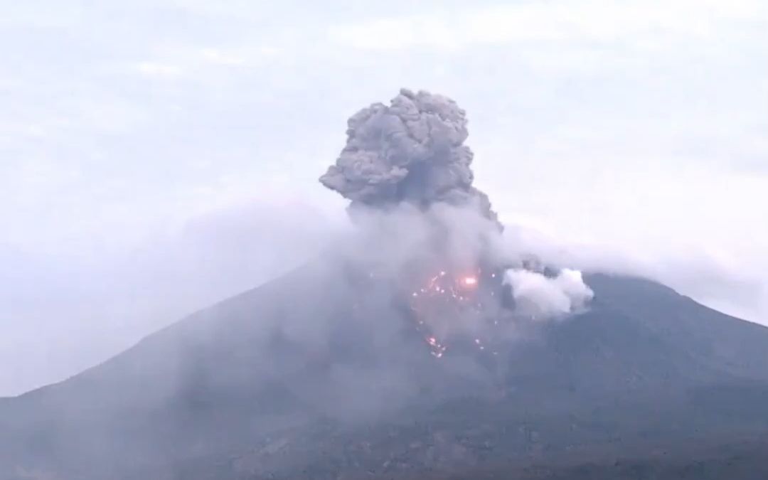 日本樱岛火山再次剧烈喷发