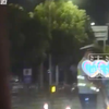 男子酒后打车回家遇查酒驾 没想到司机也喝酒了想弃车而逃被拦下 交警亲自驾车把男子带离拥堵路段