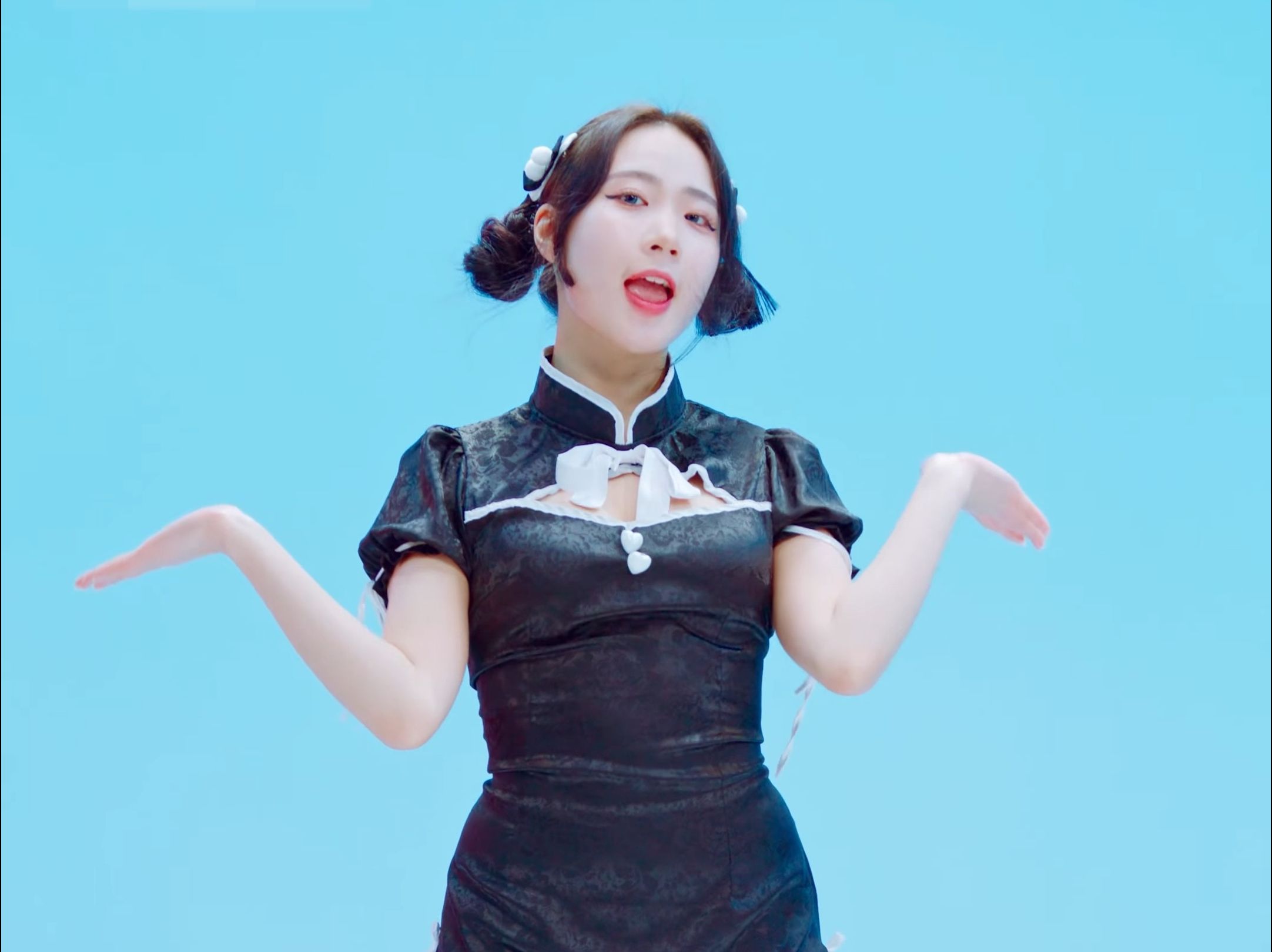 Jung In happy black cheongsam
