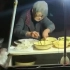 想奶奶了！85岁老奶奶深夜卖煎饼15年：喜欢干活闲不住
