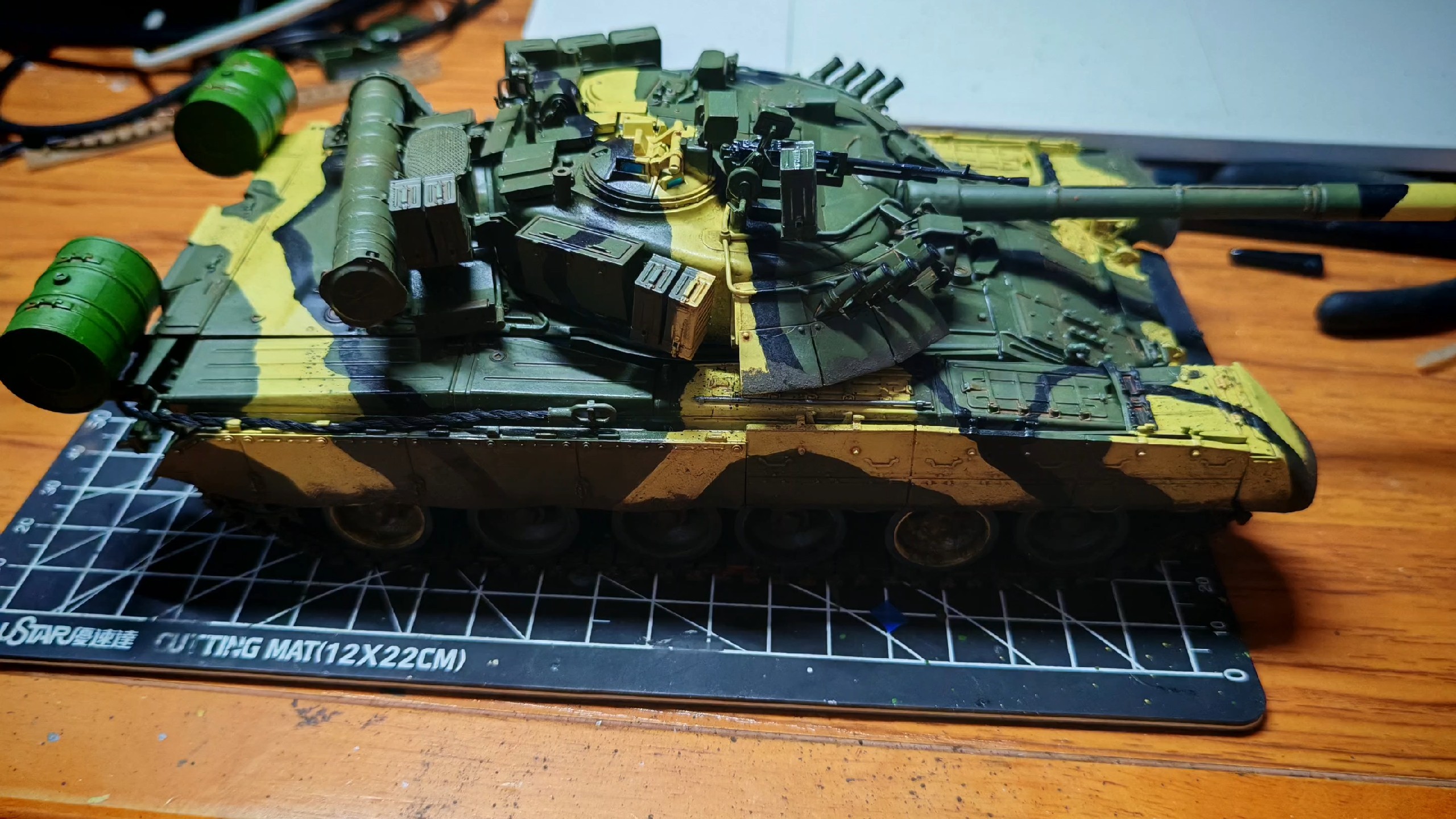 俄罗斯陆军 1/35全内构T-80U坦克模型