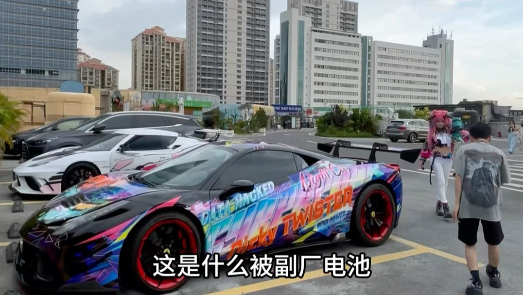 你是说客妹会开跑车接送摄影出门拍摄？