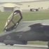 驻日美军F35战机发生事故：跑道上摇摇晃晃，机头砸向地面