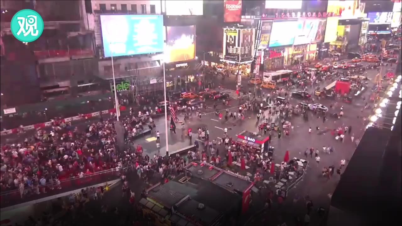 错把摩托车回火声当枪声，纽约时代广场近千人惊慌逃离