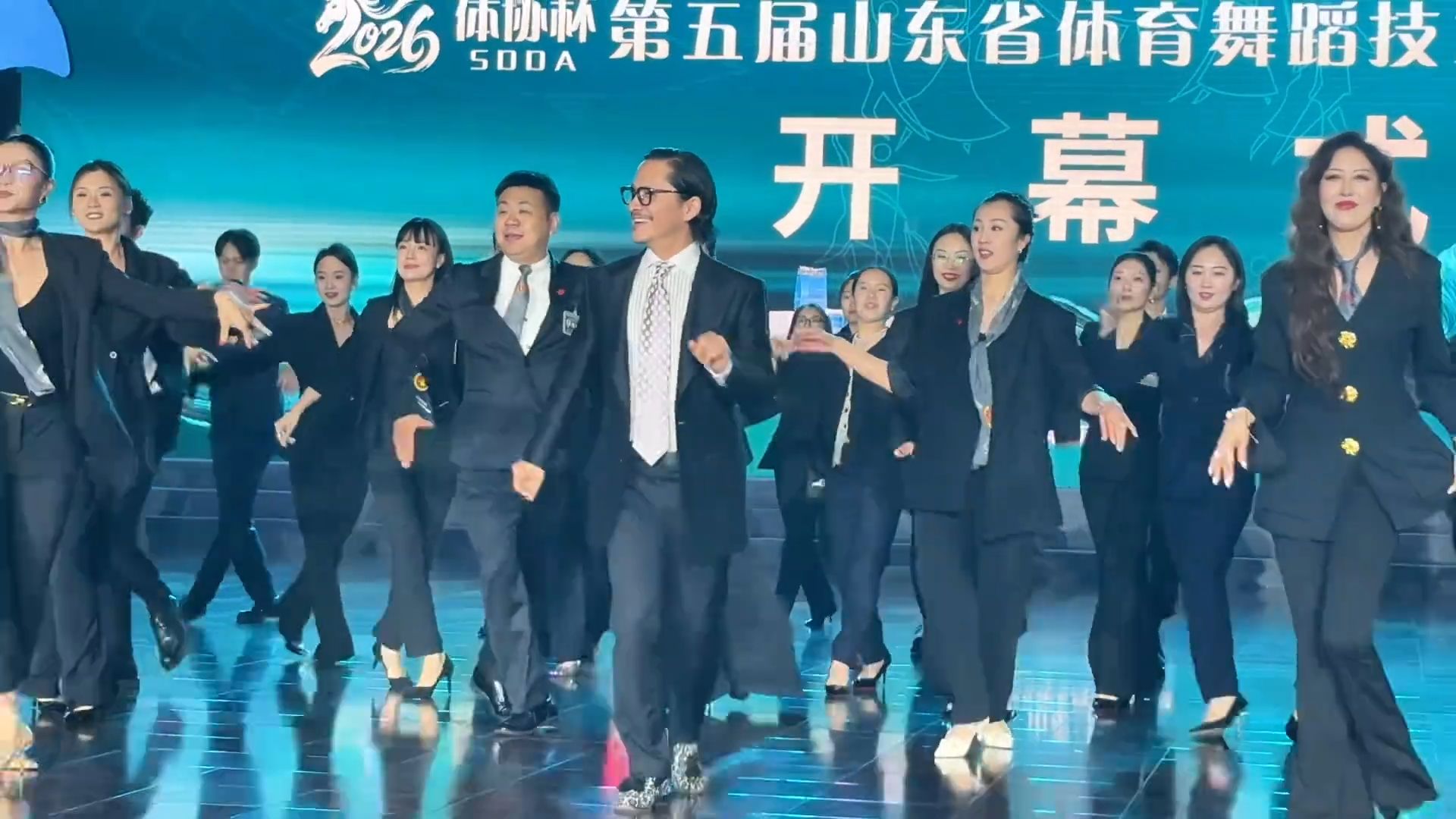 全新裁判集体舞登场，老牌强者风采不减，功底专业依旧能打