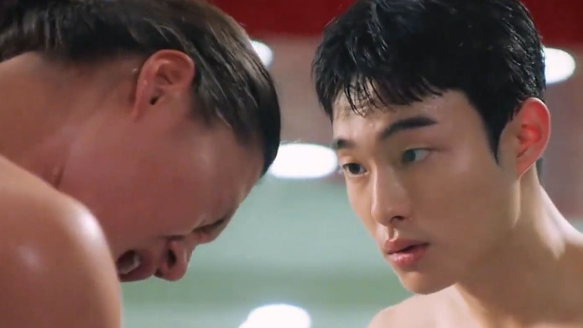 千万不要随便惹一个高中生，也许他的体内住着一个黑帮大哥！《黑帮的我成了高中生》