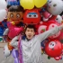 为惩罚幼儿园小孩，小伙花1500元买光小贩的气球！