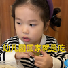 幼儿园三餐两点，回家还要吃面包，水果，酸奶，这家伙有点量啊