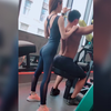 【前方高能】健身房里的极品美女教练与学员，我去报名了