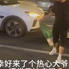 当萝卜快跑遇到麻袋？无人驾驶的萝卜被袋子吓住了