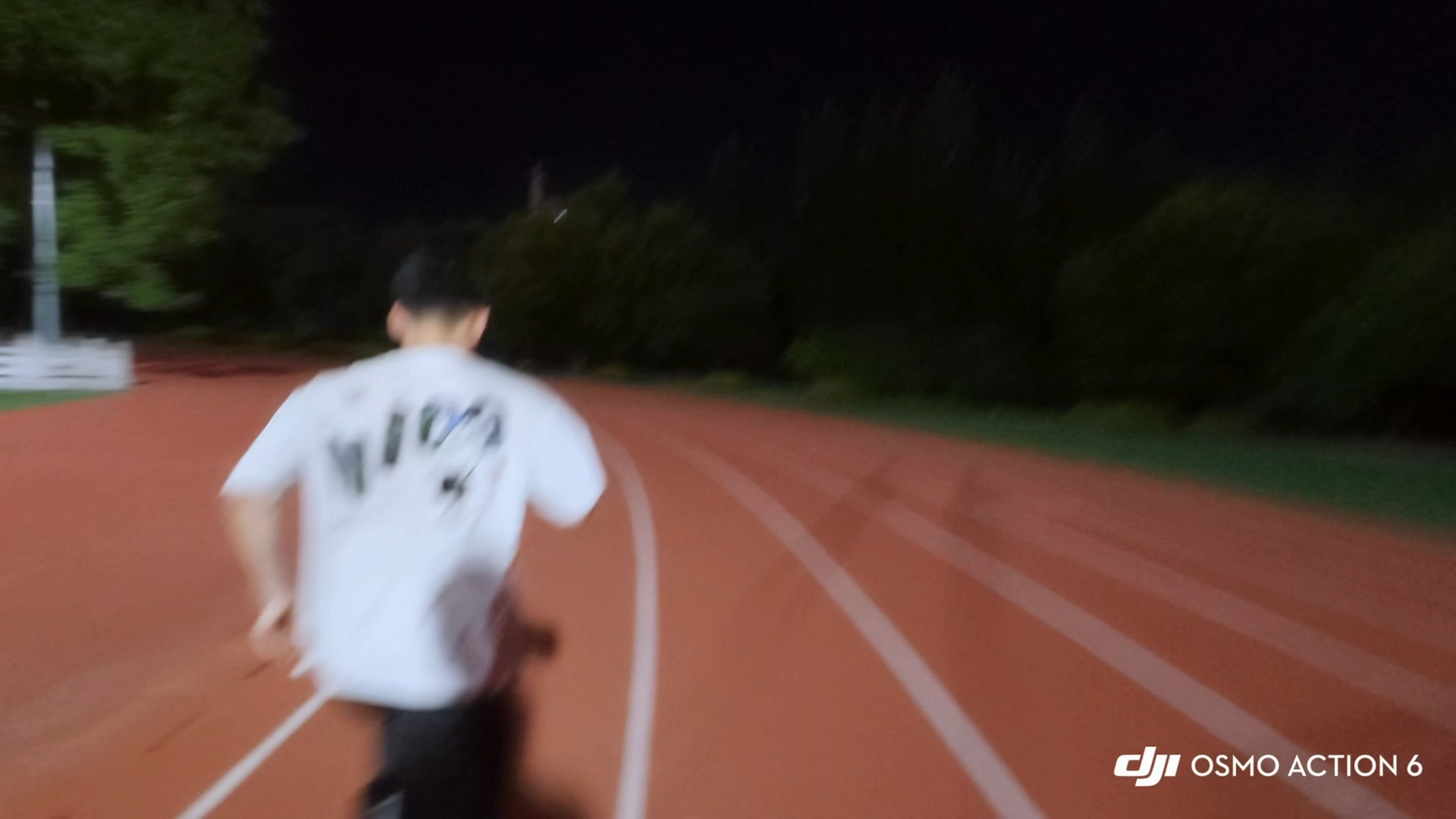 挑战用电锯手机壳给跑友喊加油，时间会证明电锯