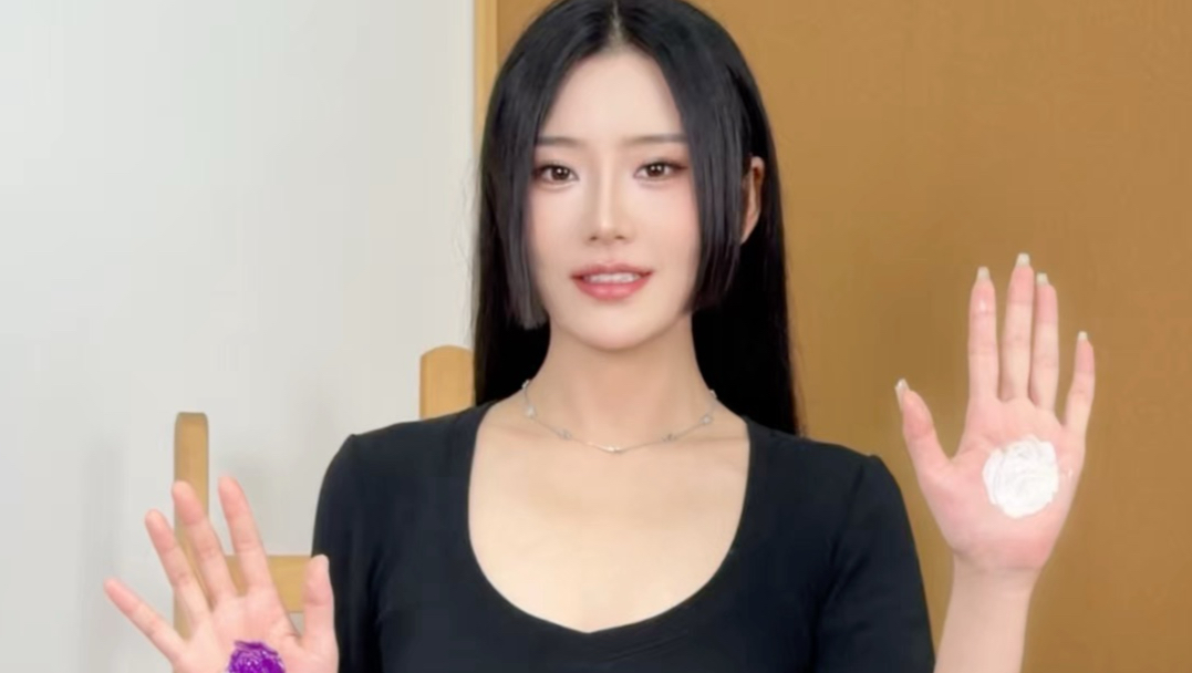 白色加紫色会变成什么呢？#fitcheck #手搓颜料 #女帝 #变装 #转场