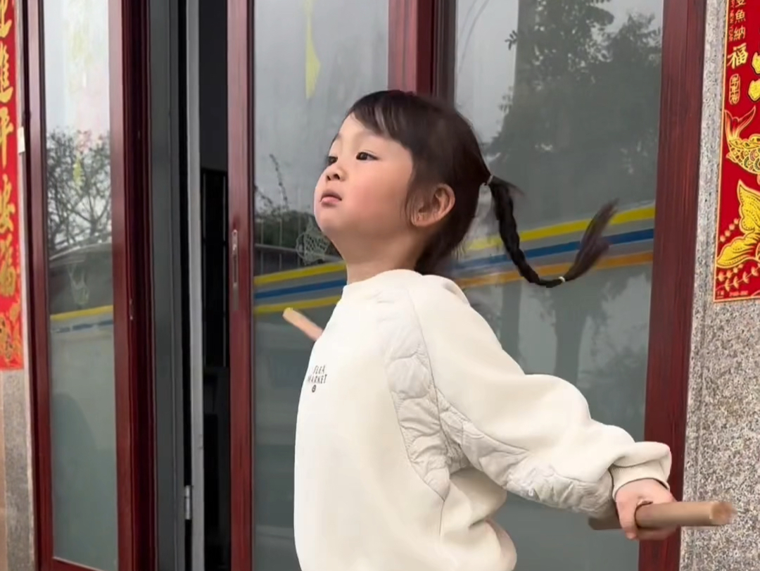潮汕五岁英歌小女孩自信满满，说跳就跳，诠释了文化传承的意义