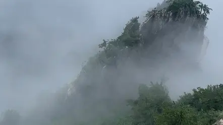 烟雾缭绕，拨云见日