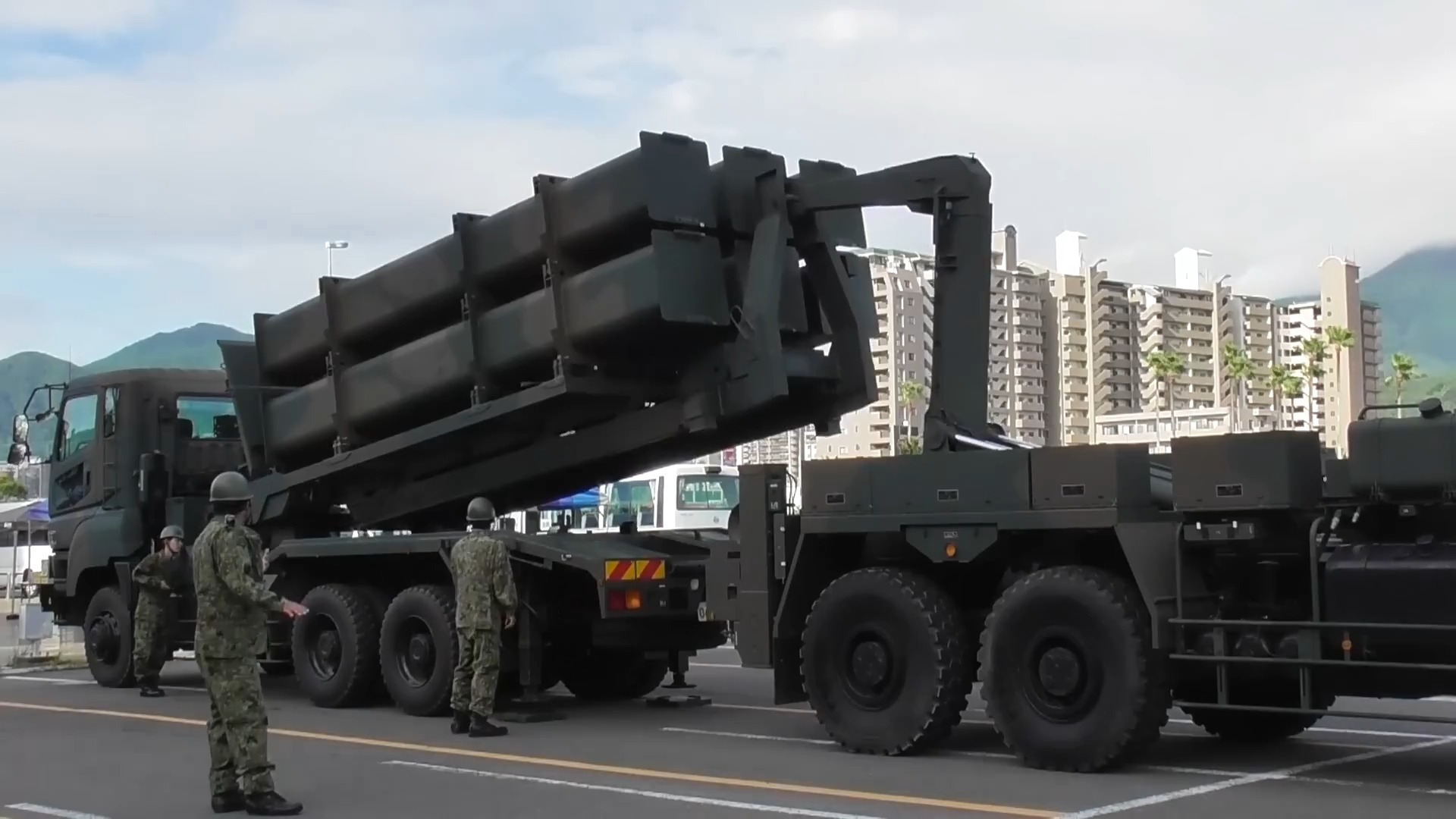 日本12式岸基反舰导弹装填全过程