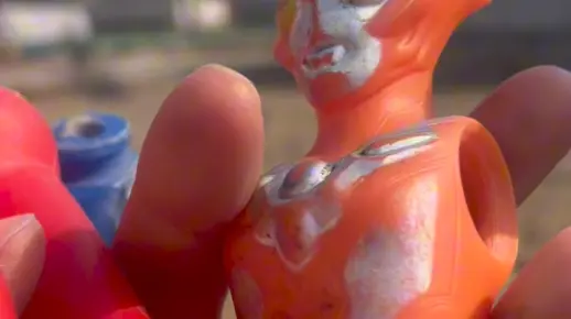 奥特曼的腿怎么都掉了，不好！有个大怪兽！