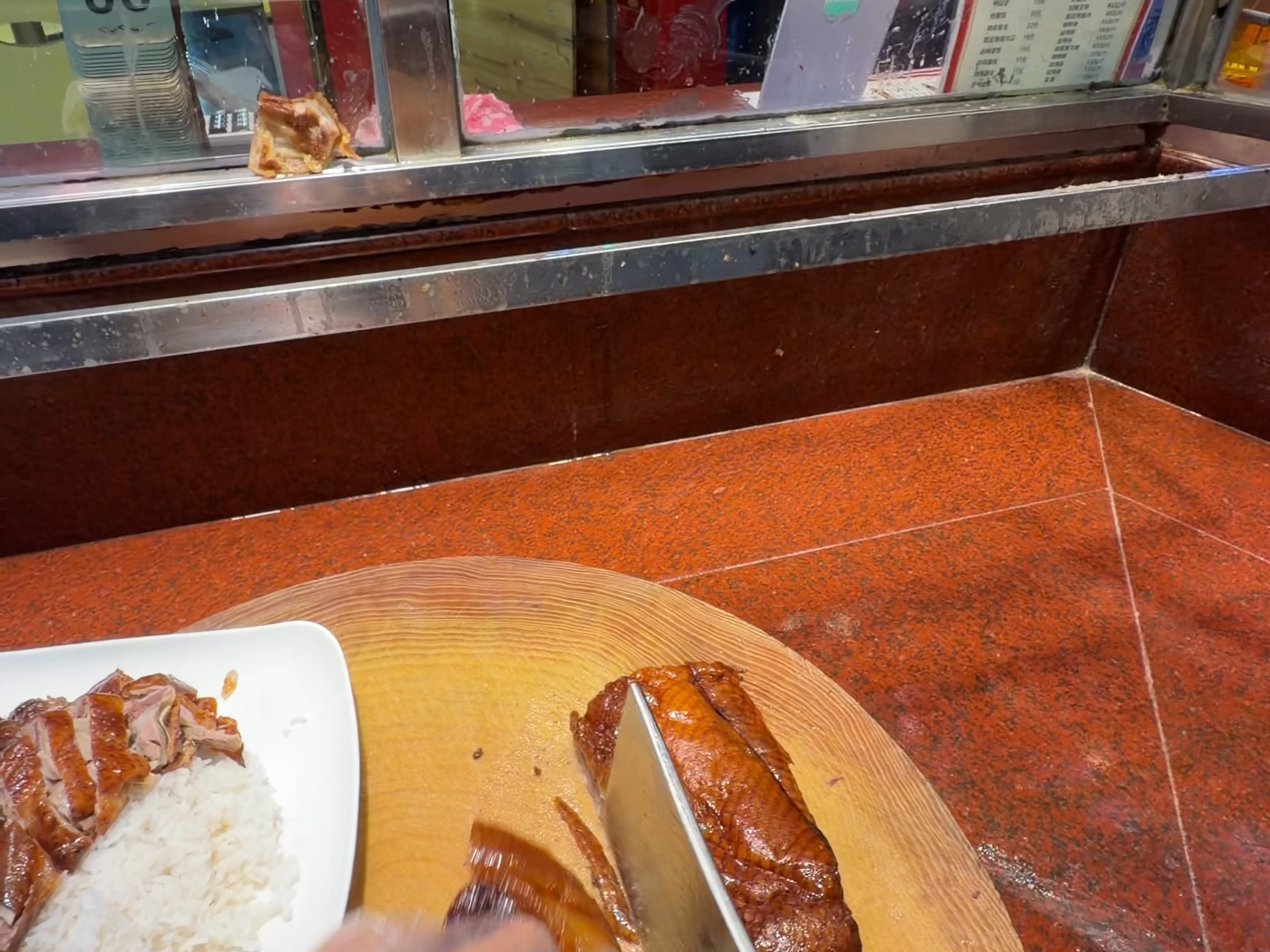 震惊，中山一烧腊店老板，为了下早班，竟然钱都不收，把客人惊呆了。#烧腊