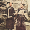 1891年，满族新娘和侍女的合影