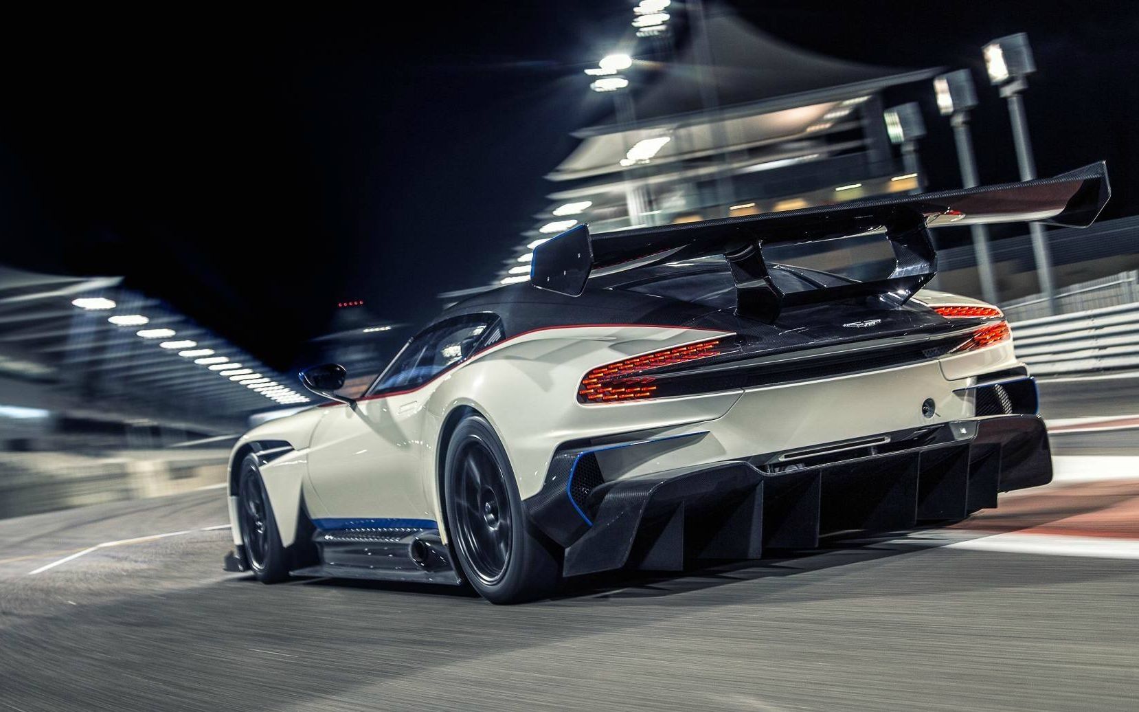 forza horizon 4 阿斯顿马丁vulcan 表演赛
