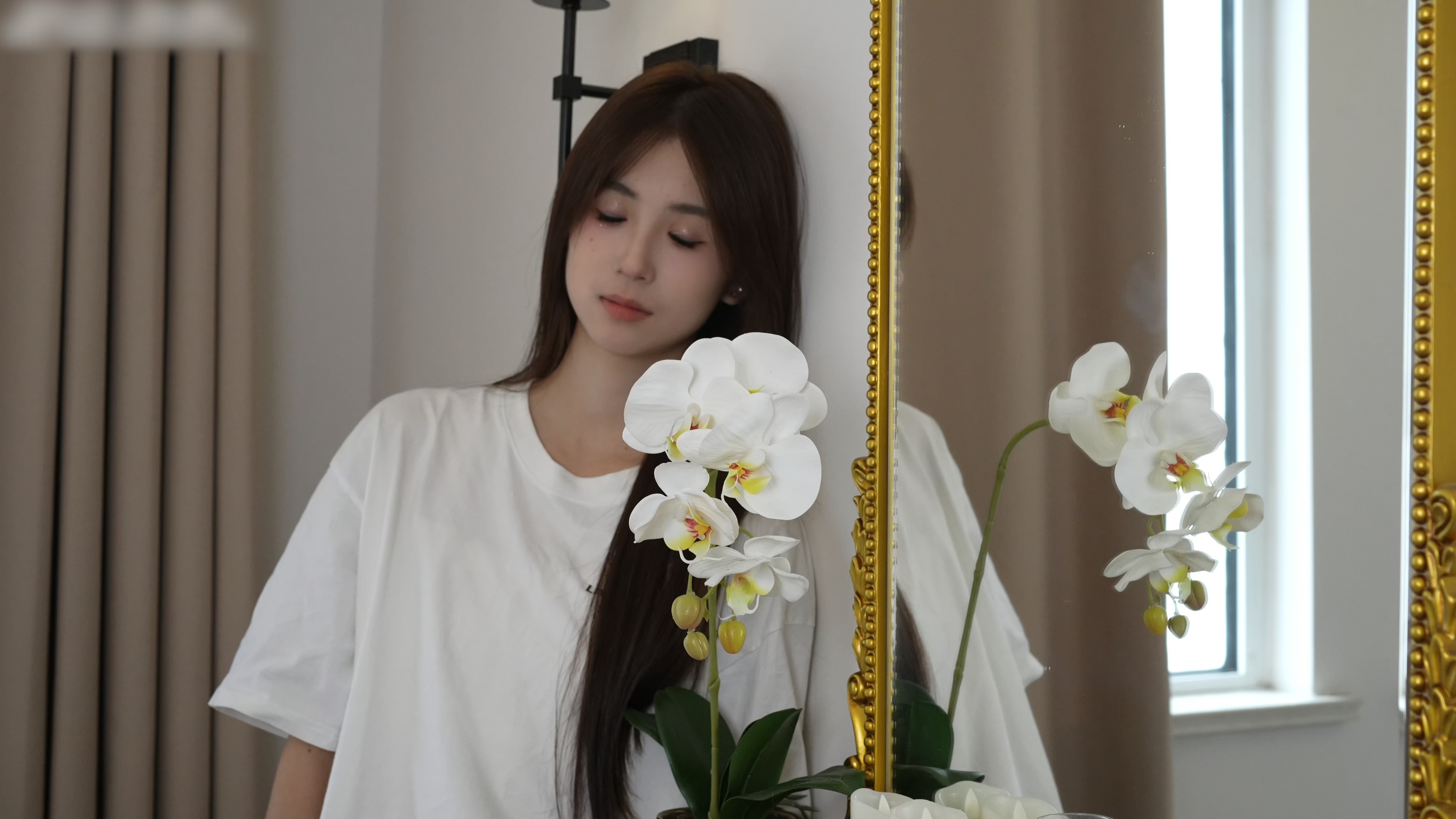 拍摄花絮zyx061：牛仔短裤运动鞋