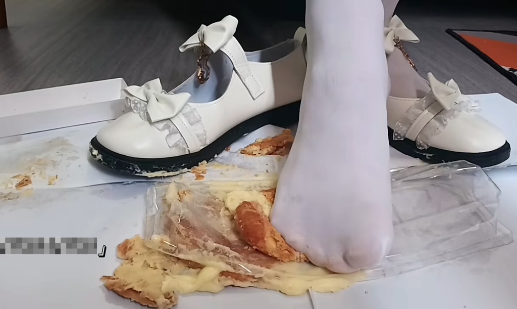 白丝是最棒的配菜！（爆浆泡芙）