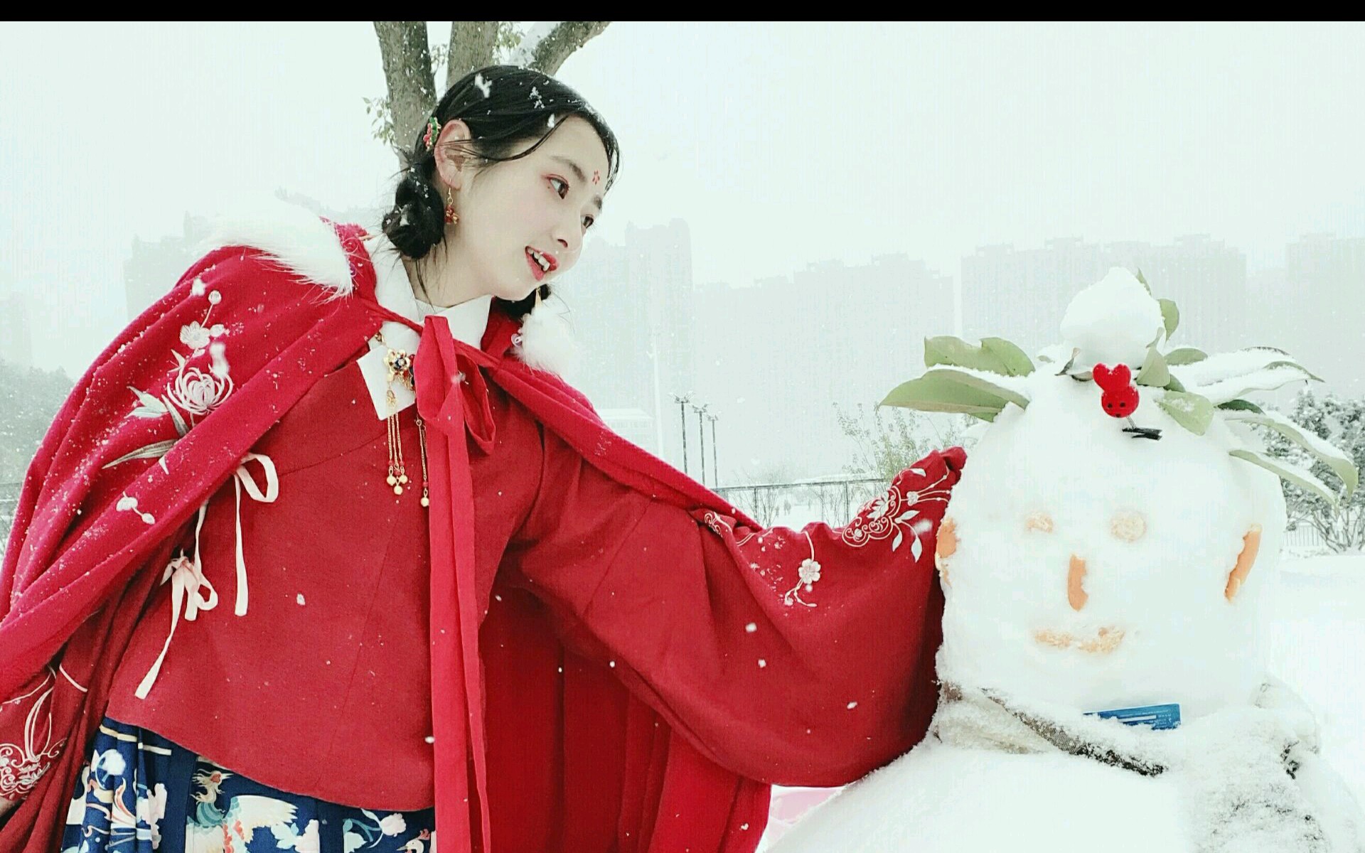 雪地照片出炉啦,小姐姐真的好好看呐(~▽~)