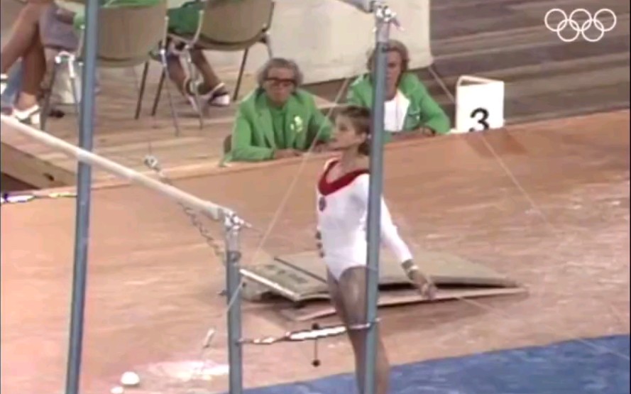 1972年慕尼黑奥运会上，苏联体操运动员奥尔加·科尔布特进行了一段高低杠表演，惊艳了很多人
