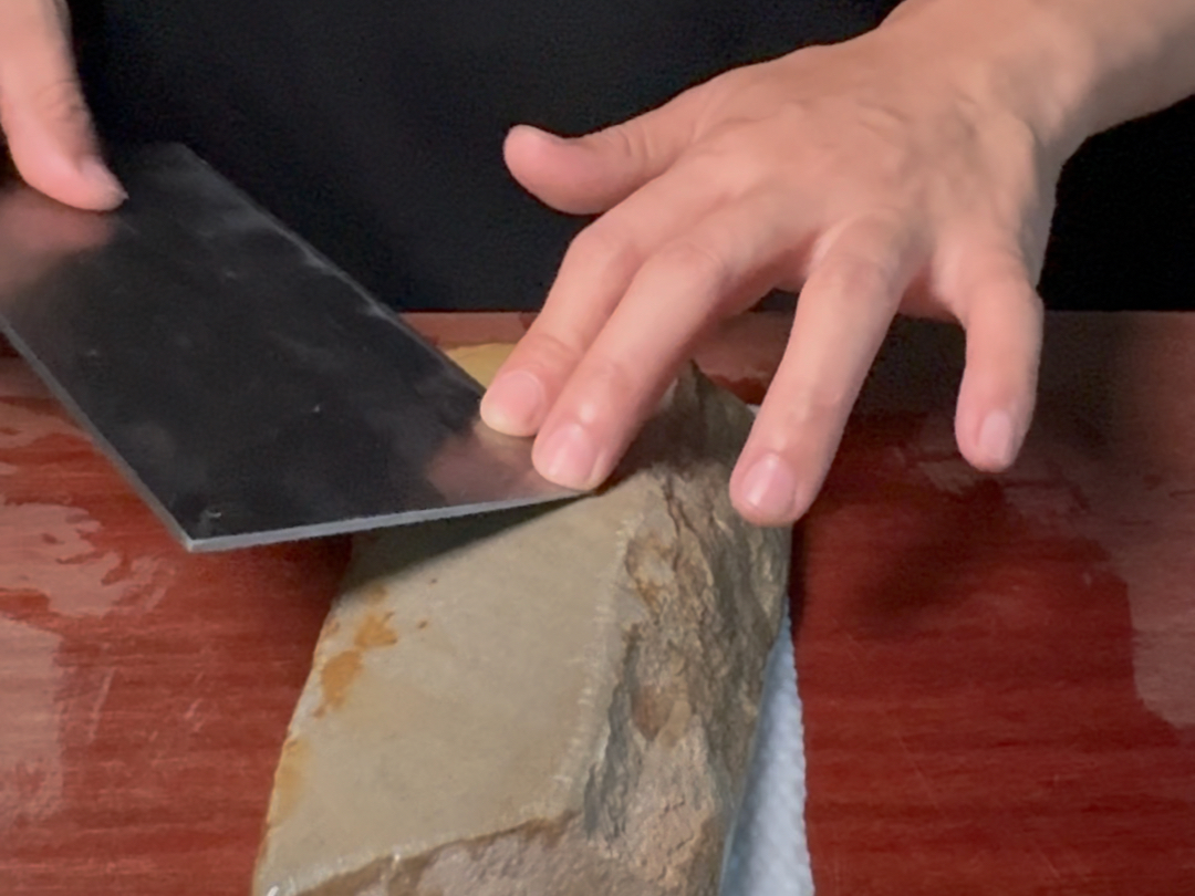用天然的石头磨刀能有多锋利？