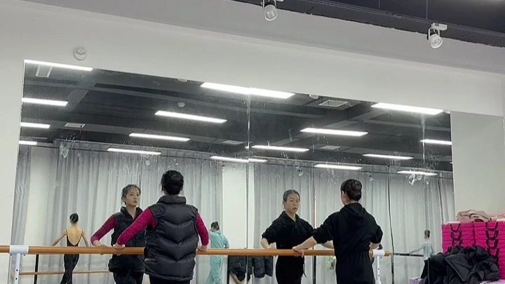 豆豆_老师_直播人员均已成年_2025-11-28_09-55-56_000