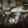 雅马哈SR400改装Cafe Racer风格复古摩托车by Capêlo’s Garage and Elemental Rides