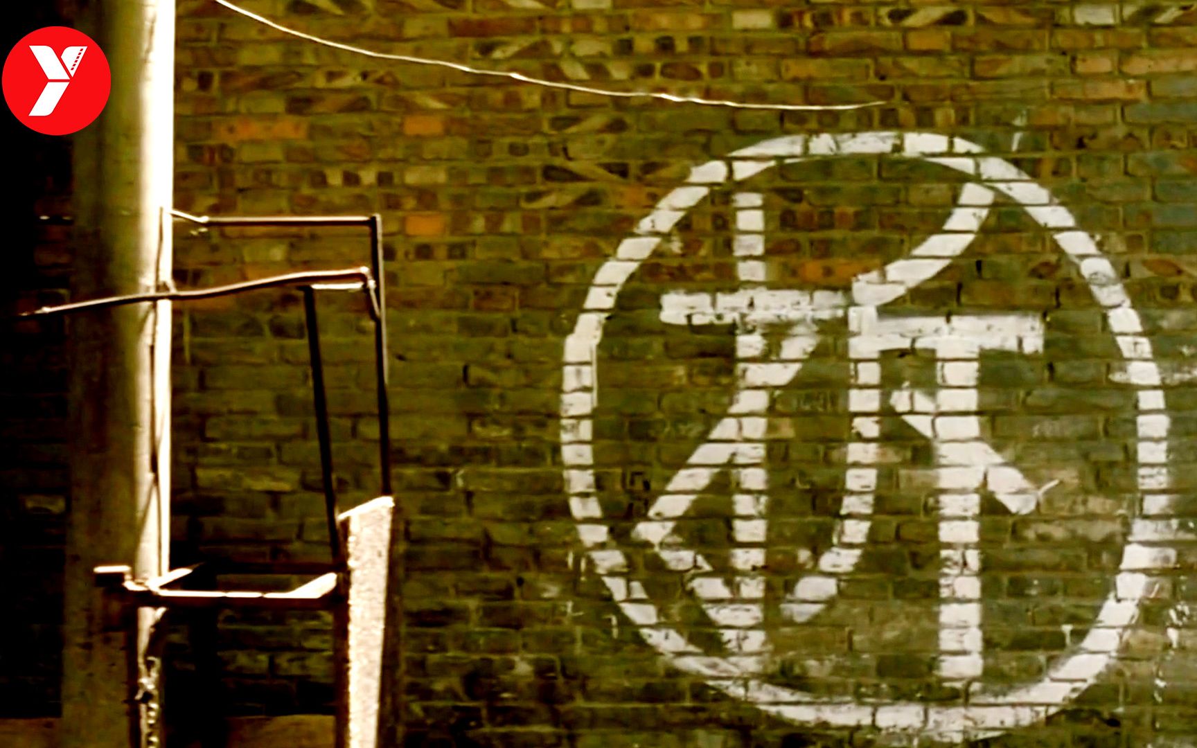 【越哥】一家七口挤在30平小屋，不愧是冯巩影帝之作，笑着笑着就哭了！《没事偷着乐》